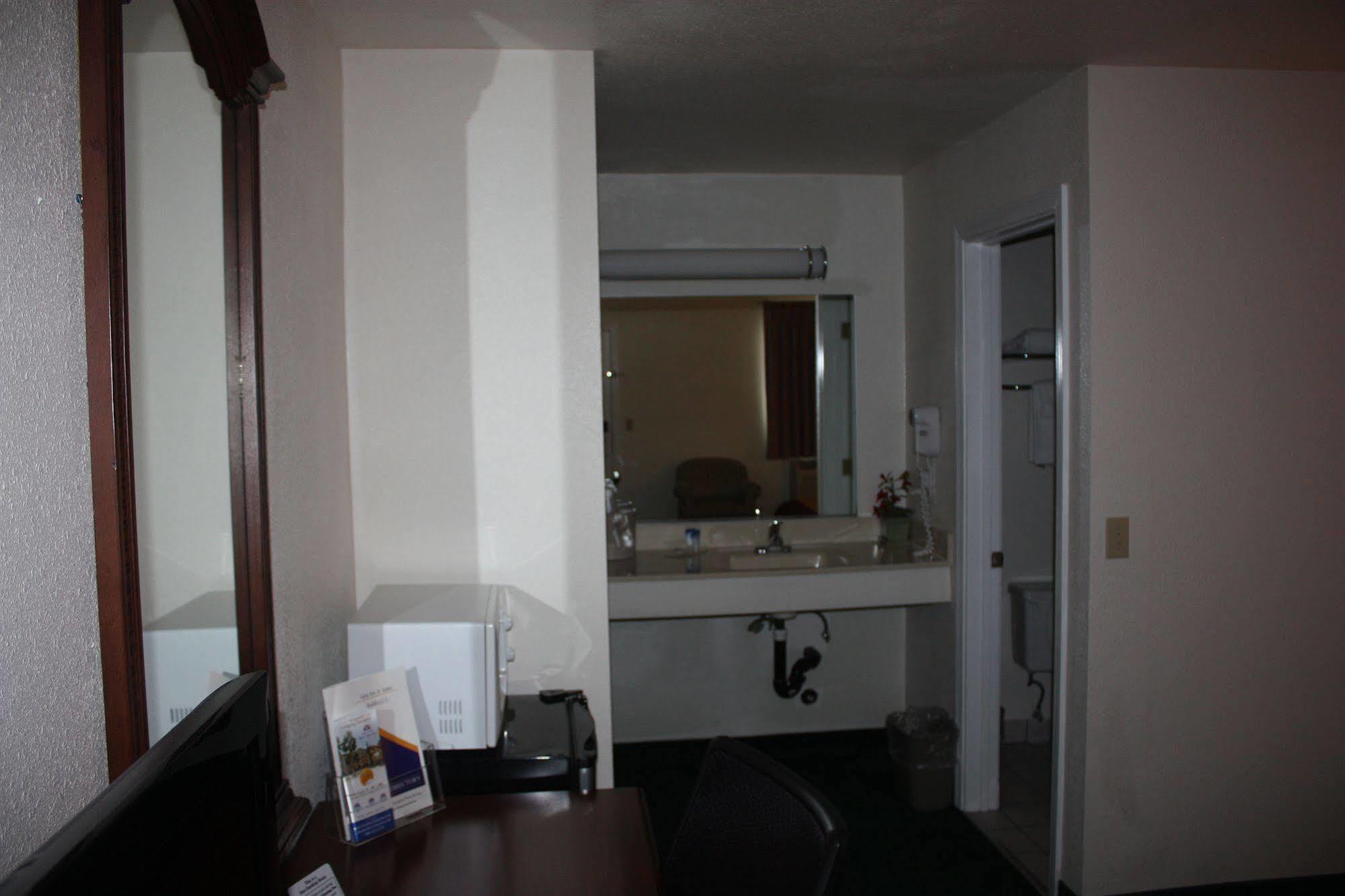 Value Inn & Suites Реддинг Экстерьер фото